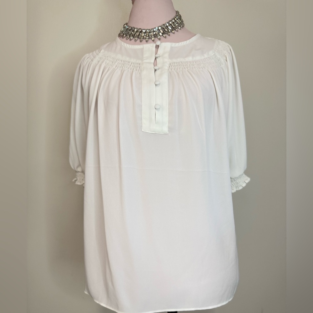 Express NWT Elegant White Women's Top in size large - Picture 1 of 9